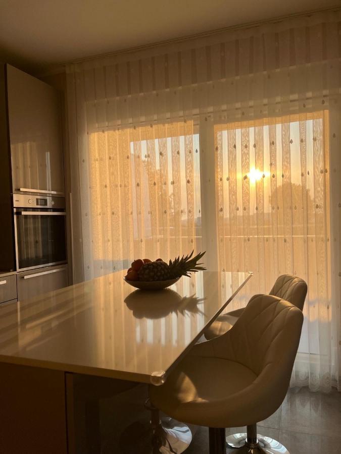 Apartman Yacht เมดูลิน ภายนอก รูปภาพ
